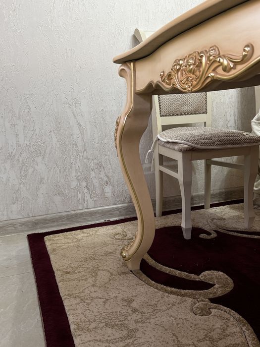 Итальянский гостиный стол