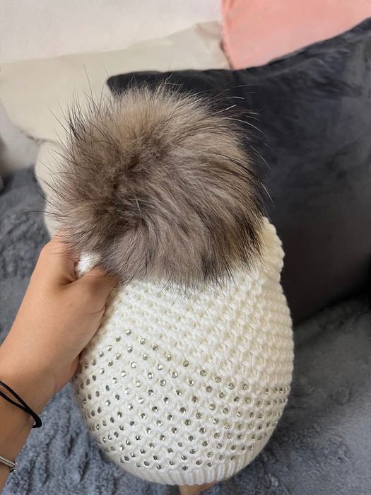 Шапка с естествен пух