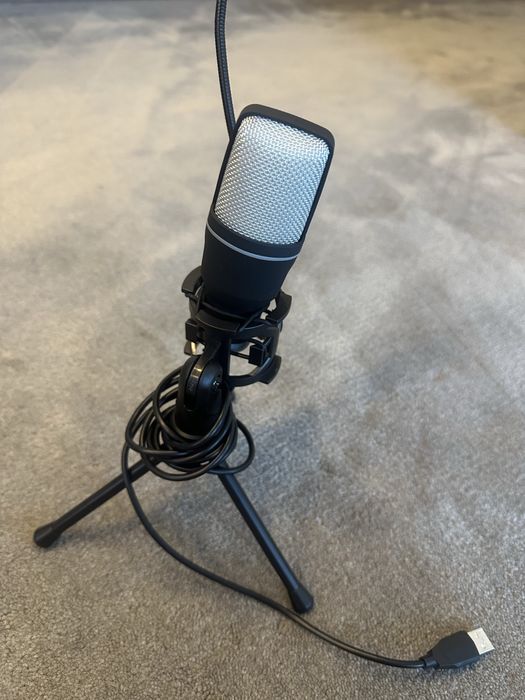 Microfon cu fir + stativ