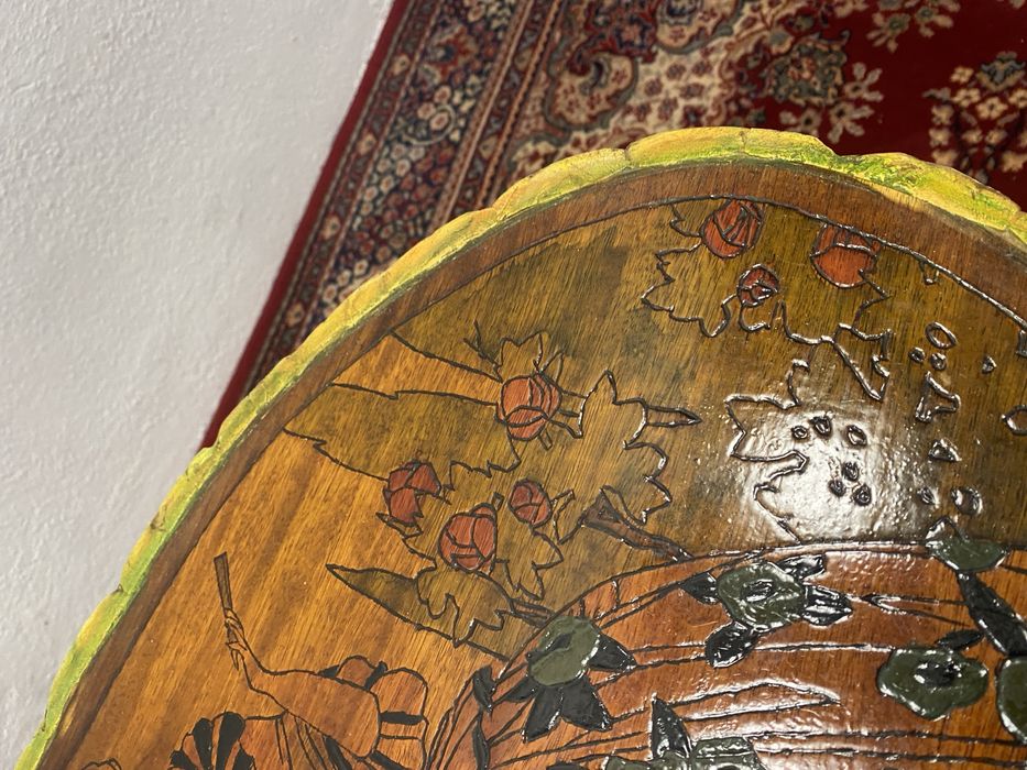 Стара авторска маса с подпис на художника