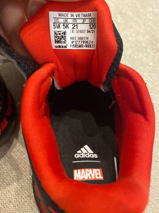 Adidas Superhero Marvel Adventures маратонки детски 22 номер нови