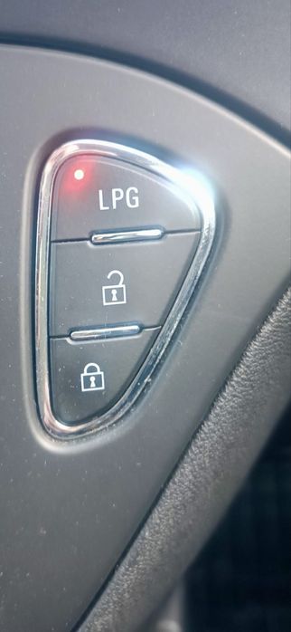 OPEL Corsa E 1.4 ECOTEC 2019