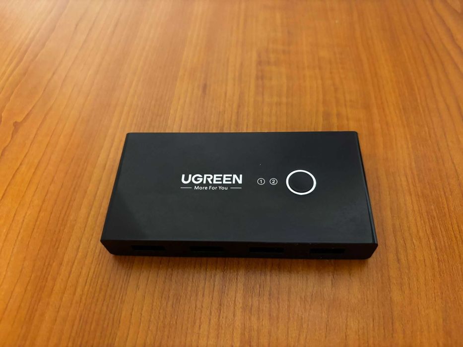 Switch USB KVM UGREEN 2x4 USB 3.0