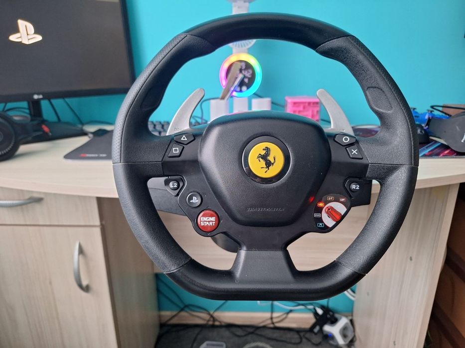 Продавам волан Thrustmaster