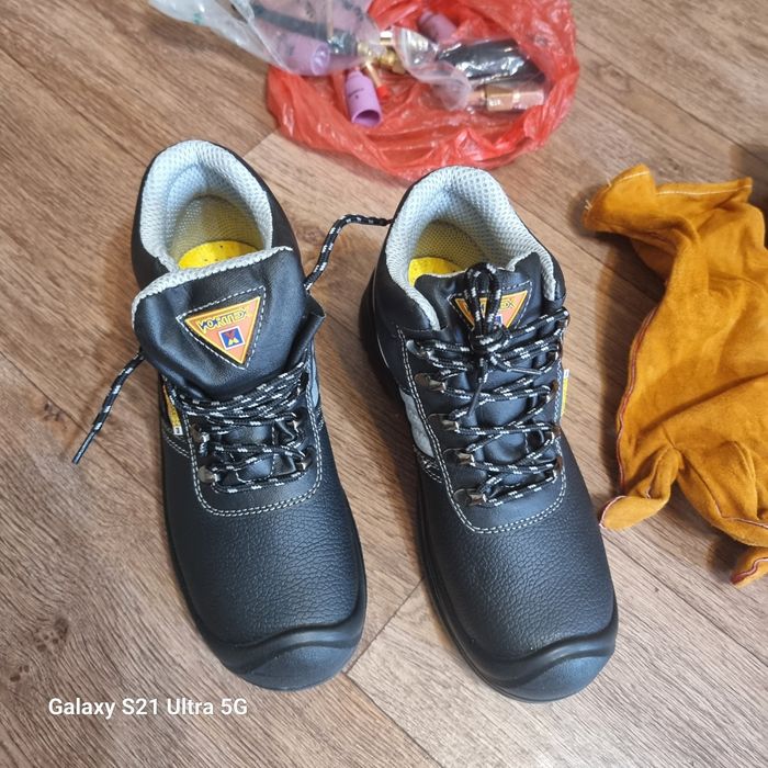 Продам Рабочий ботинки Продам очки рабочее Safety