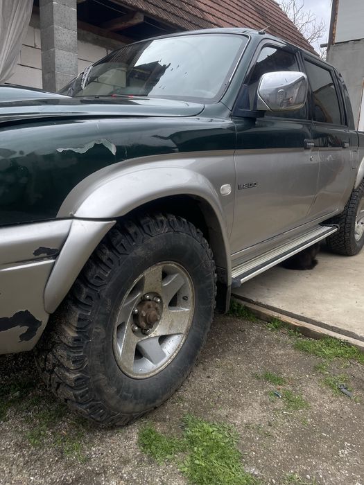 Mașină de vănzare Mitsubishi L200