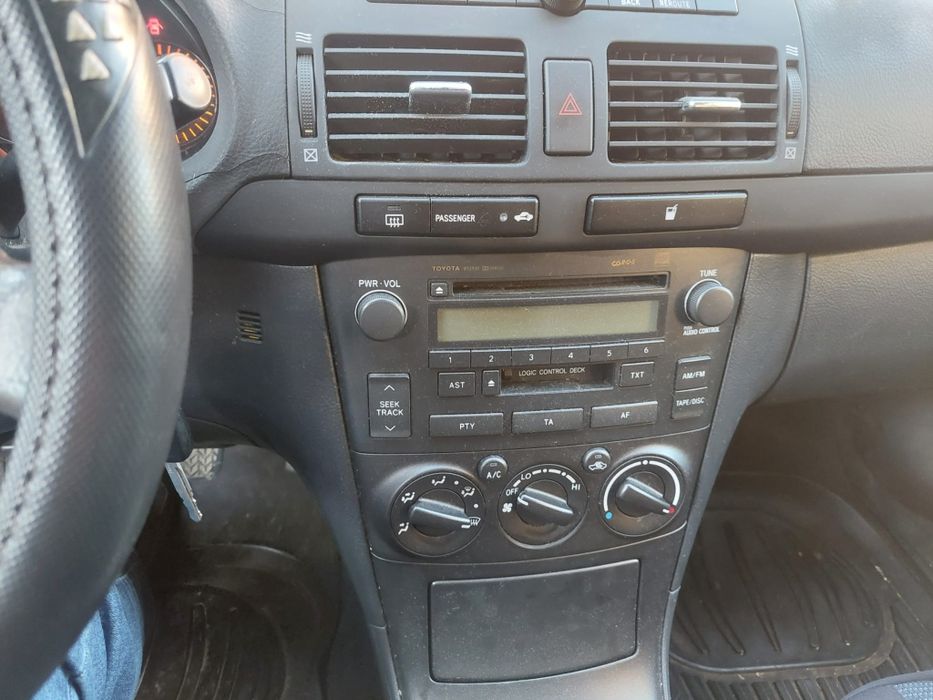 Vând Toyota Avensis 2005