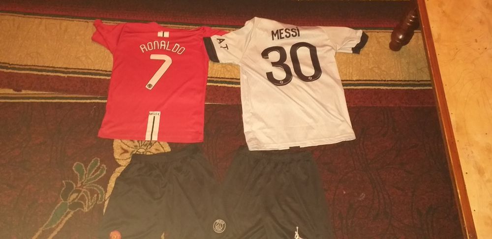 Ronaldo manchester united va messi  psj formasi