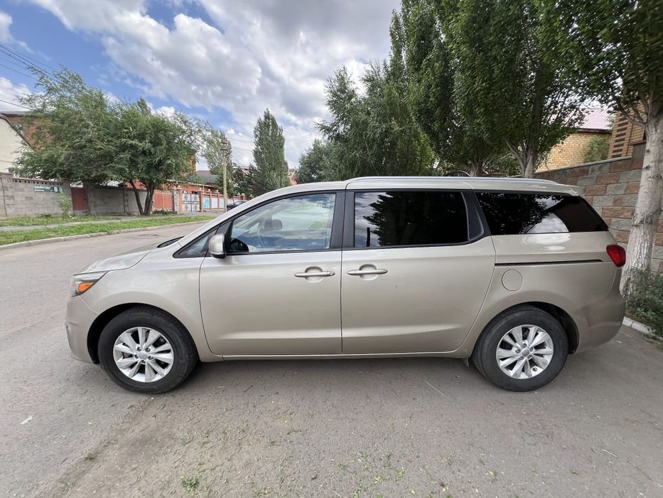 KIA Carnival свежедоставлен