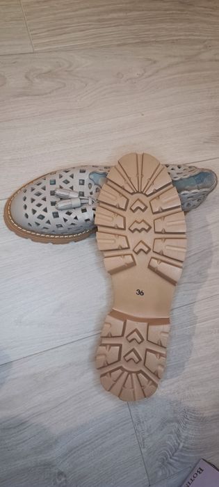 Pantofi bej de piele