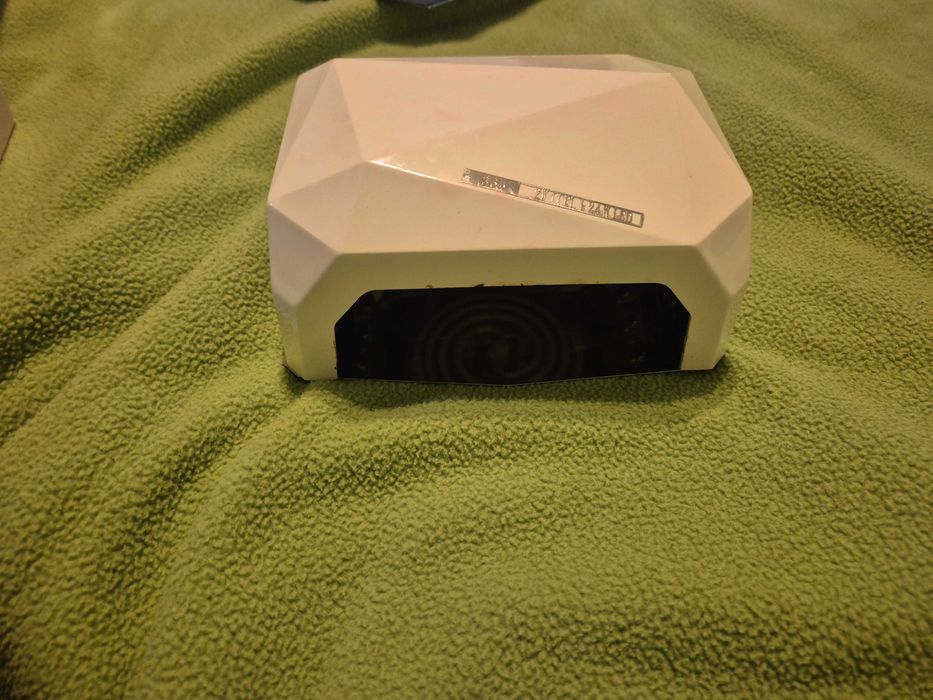 Лед лампа за гел лак