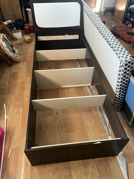 детский кровать.