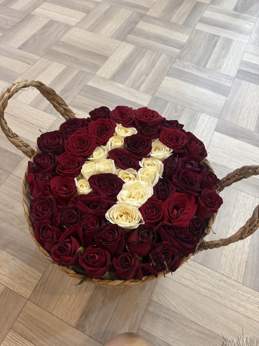 Букет из 51 розы с буквой Н