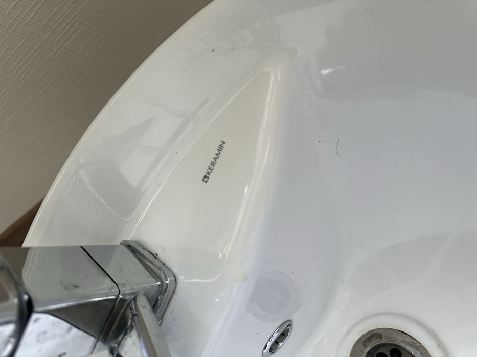 Продаетмя раковина.  В идеальном состоянии.  Цена со смесителем .