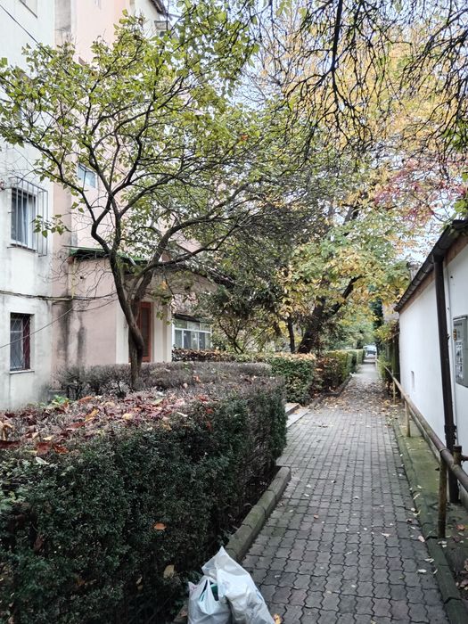 De vânzare: Apartament 3 camere decomandat, 70 mp utili – Târgoviște, Micro 4 (Zonă excelentă)
