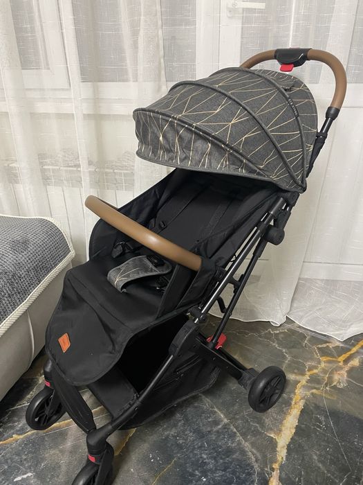 Продам прогулочную коляску