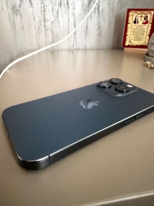 Iphone 15 pro albastru matt