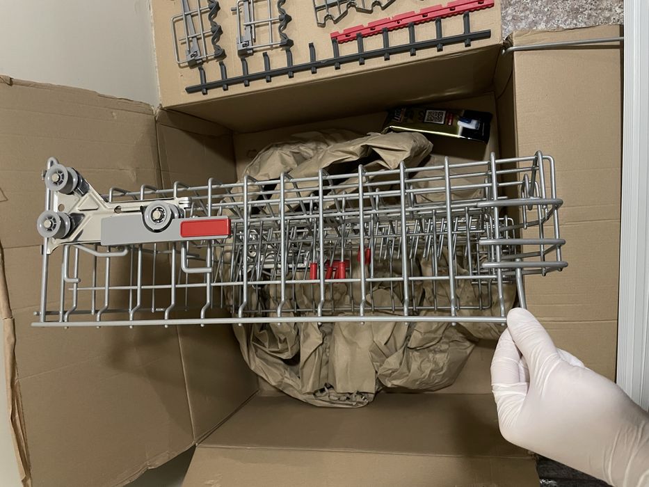 Горна кошница рафт чекмедже  от съдомиялна Bosch поставка за чаши Бош