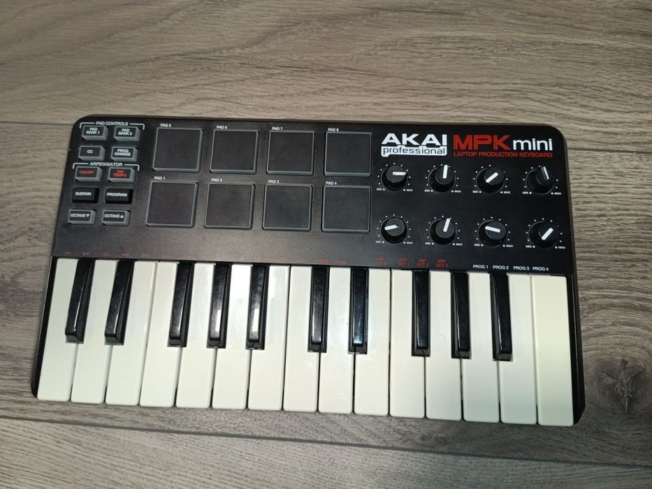 Akai professional MPK mini laptop MIDI
