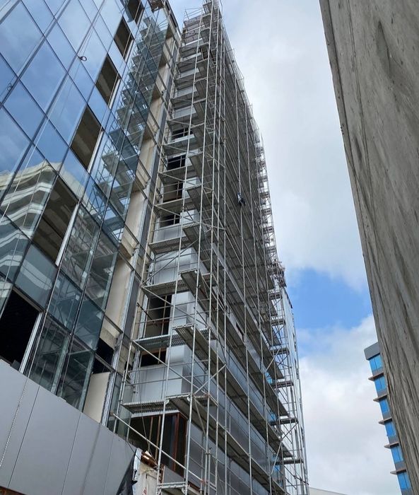 Продавам чисто ново висококачествено фасадно скеле!!!