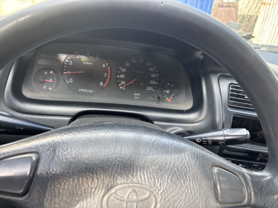 Продам машину Toyota Corolla E100