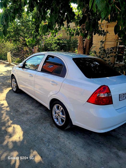 Nexia 3 sotiladi toza