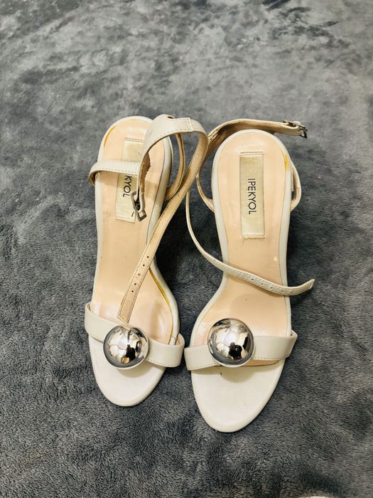 Нови сандали на ток