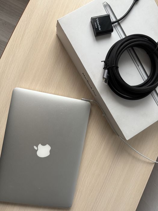 Продам macbook pro 13 2015 года