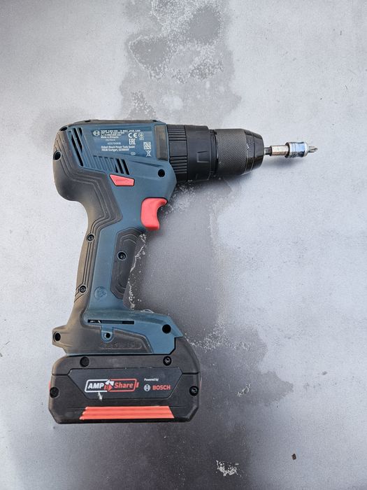 Vand masina de gaurit bosch gsb 18v ca noua.brushless cu percutie si  2 acumulatori de 5ah