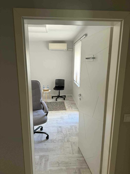 Дава се под наем Офис в Русе, Център - 10 кв.м за 153 € - Снимка #1