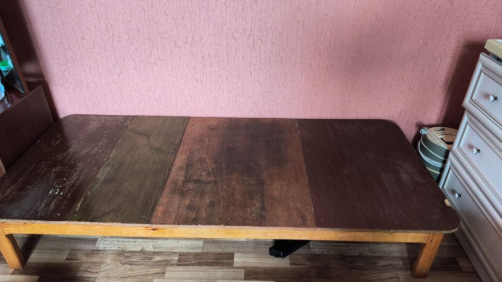 Продам низкий стол (жер стол)