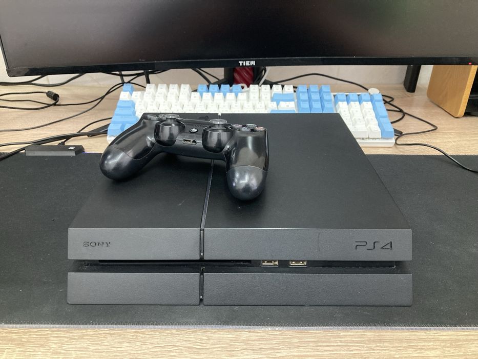 Продам PS4 Fat 500gb