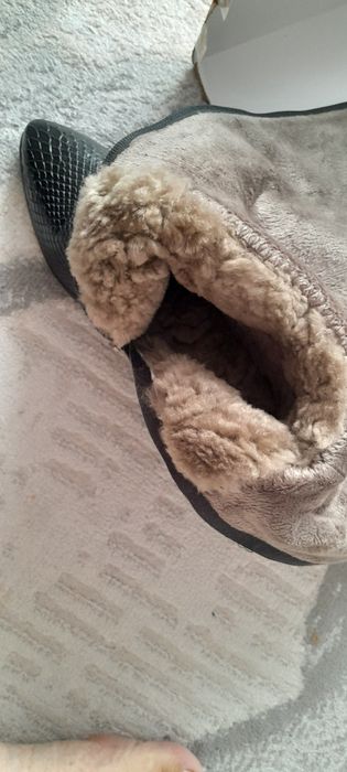 Продам черные кожанные сапоги.