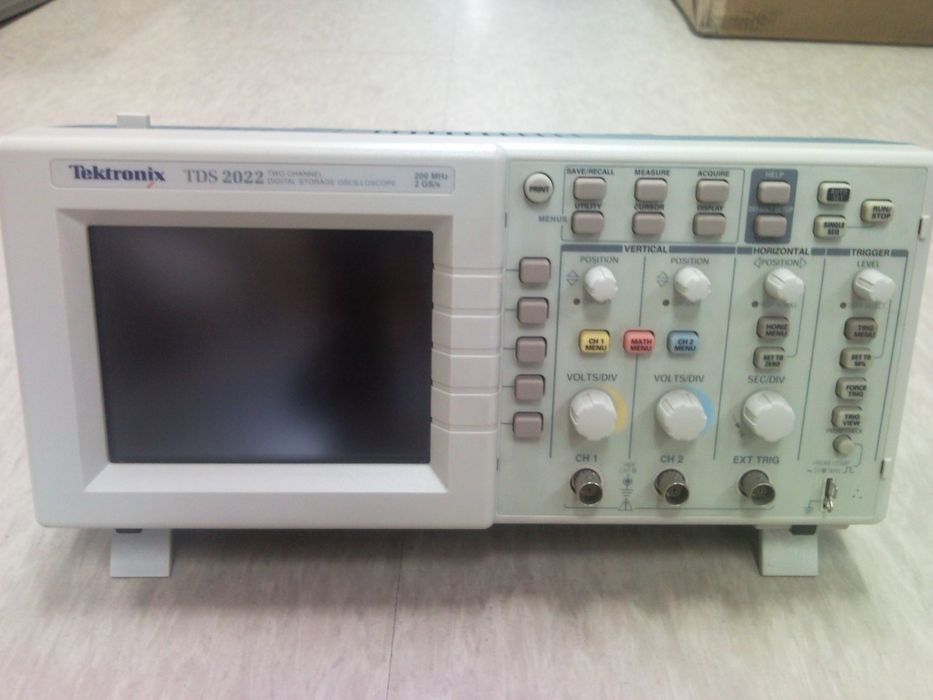 продаю цифровой осциллограф tektronix tds2022