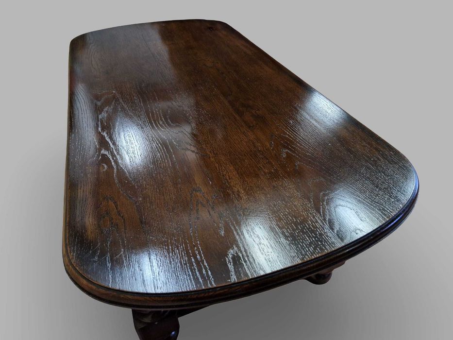 Дъбова холна маса с два броя чекмеджета