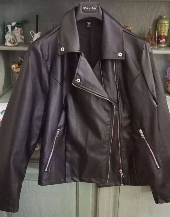 Дамско кожено яке .