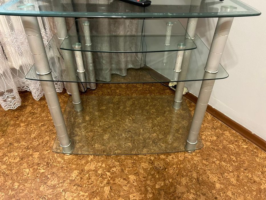 Продам стеклянную тумбу