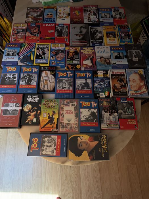 casete vhs tape in limba italiana