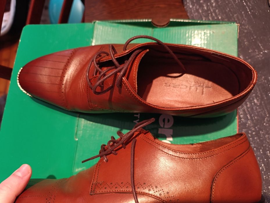 Vand pantofi barbati marimea 43 noi