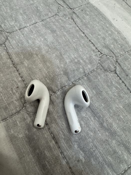 AirPods 4 новые Продам