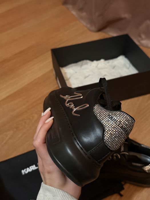 Продавам маратонки Karl Lagerfeld