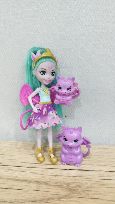 Куколка с питомцами энчантималс