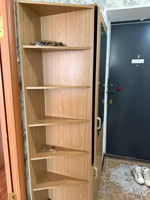 Дверь входная железная 20 тыс Раковина с подиумом и краном 8 тыс