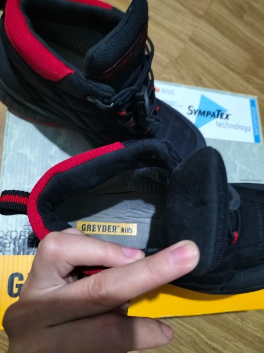 Продам непромокаемые ботинки