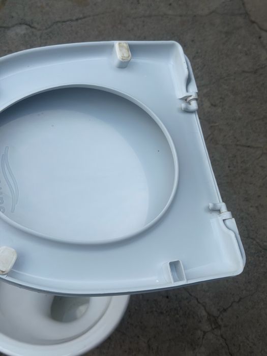 Продам унитаз ( туалет )