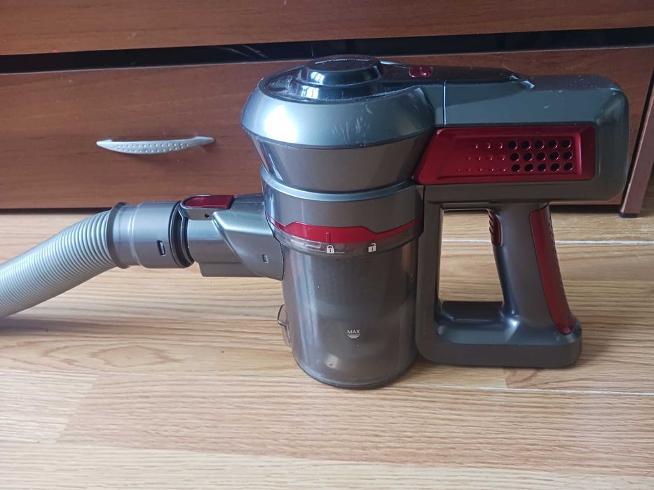 швейцарска акумулаторна прахосмукачка  EMERIO