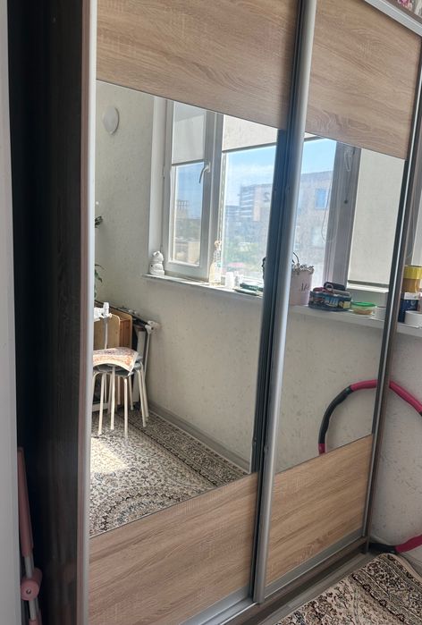 Продается шкаф коричневого цвета