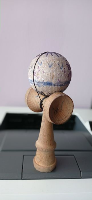 Vând kendama X folosită
