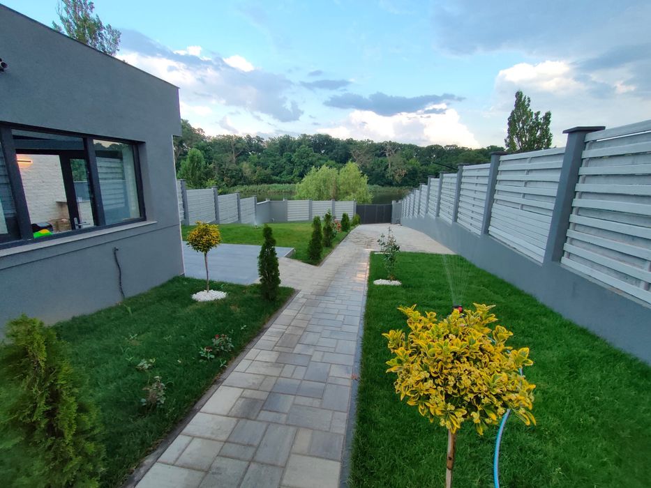 Vila inchiriat/vanzare Corbeanca pe malul lacului cu piscina incalzita