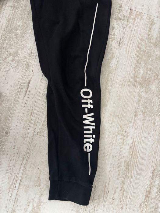 Off White анцуг 2026